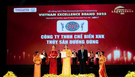 Công ty TNHH Chế biến Xuất nhập khẩu Thủy sản Dương Dũng nhận cú đúp giải thưởng “Thương Hiệu Việt Nam Xuất Sắc 2025”