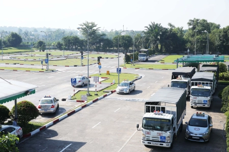 Trung tâm đào tạo và sát hoạch cấp giấy phép lái xe hoàng gia