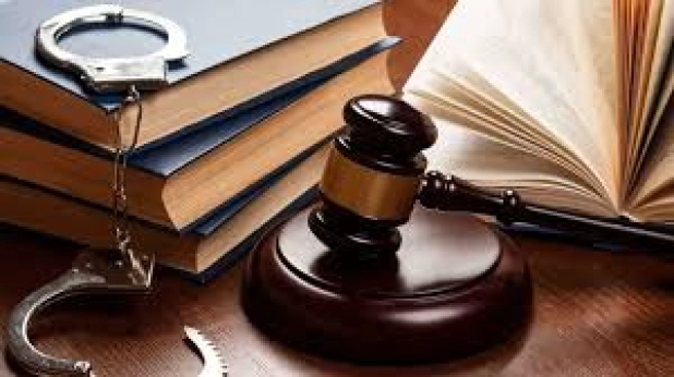 Bị phạt vì 'có vợ nhưng sống như vợ chồng với người khác', người đàn ông kiện chủ tịch quận