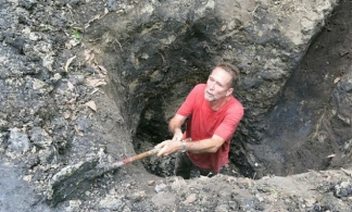 Hai thập kỷ tìm mộ liệt sĩ Việt Nam của cựu binh Australia