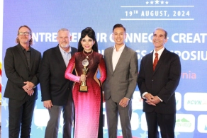 Tiến sĩ, nhà thiết kế Quỳnh Paris ngôi sao danh giá trong ngành thời trang