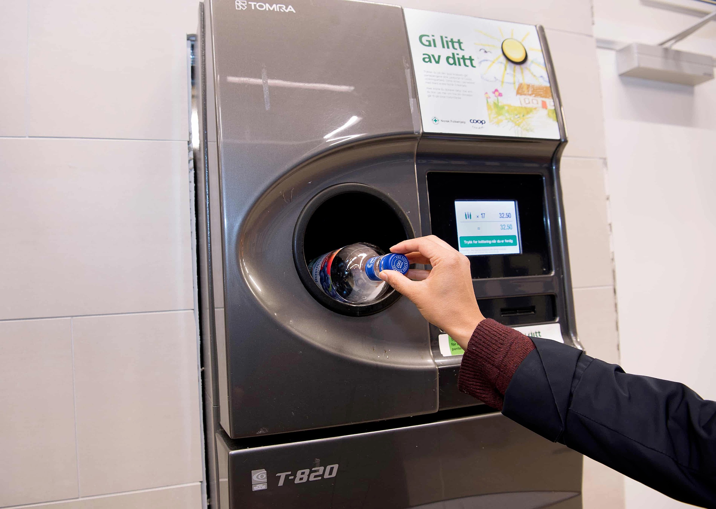 Na Uy muốn hỗ trợ Việt Nam thử nghiệm hệ thống cọc tiền chai nhựa