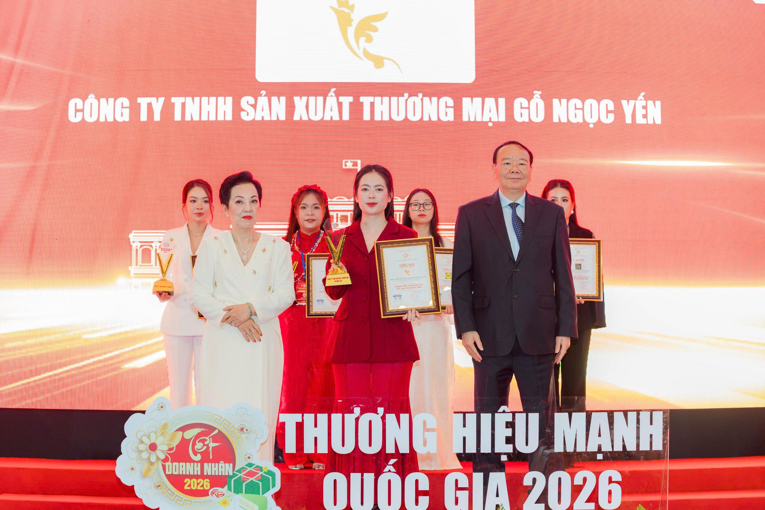 Gỗ Ngọc Yến vinh dự đạt danh hiệu Top 12 Thương Hiệu Mạnh Quốc Gia 2026